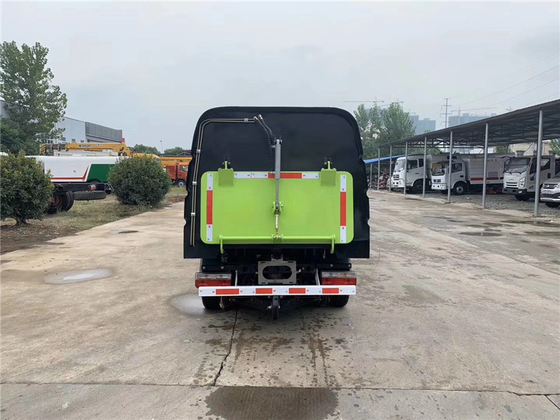 國六2.5方塵箱 0.5方水箱 藍牌東風(fēng)掃路車