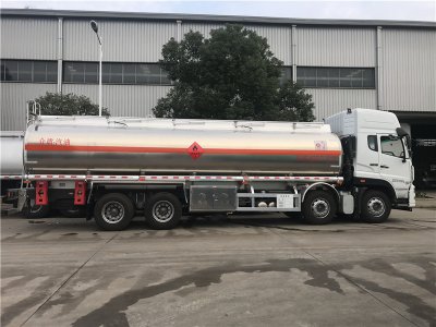 重汽斯太爾前四后八27.7方鋁合金運(yùn)油車，20.4噸鋁合金油罐車
