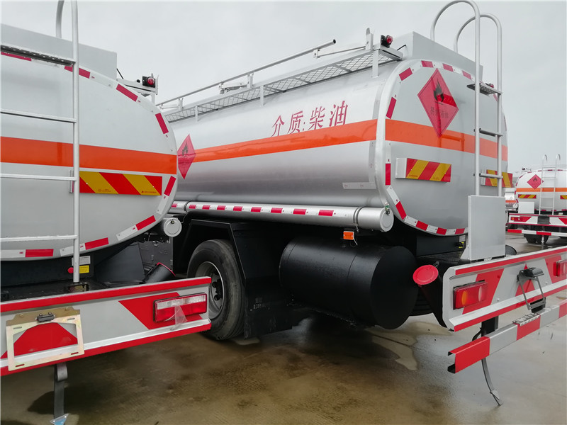 東風御虎12.6噸油罐車|12.7方運油車