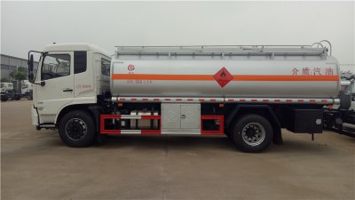 東風(fēng)天錦13.8方運(yùn)油車，天錦單橋11.5噸油罐車