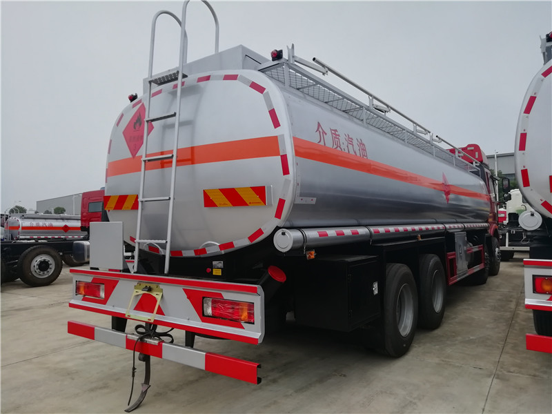 東風天錦13.8方運油車，天錦單橋11.5噸油罐車