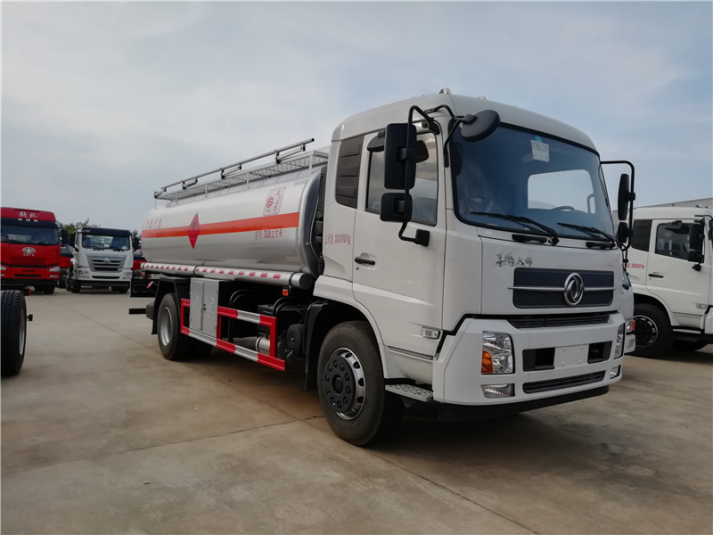 東風天錦13.8方運油車，天錦單橋11.5噸油罐車