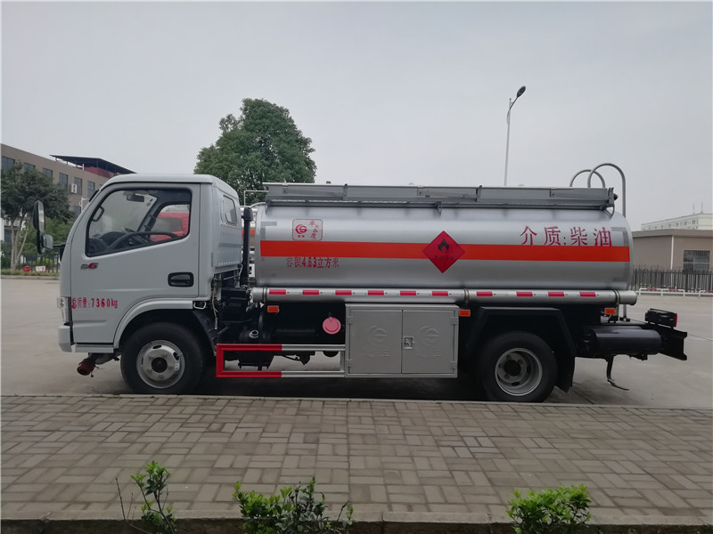 東風(fēng)多利卡5噸油罐車
