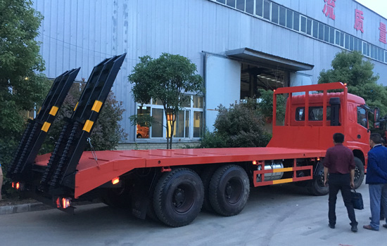 國(guó)五三環(huán)昊龍前四后八挖機(jī)平板車(chē)