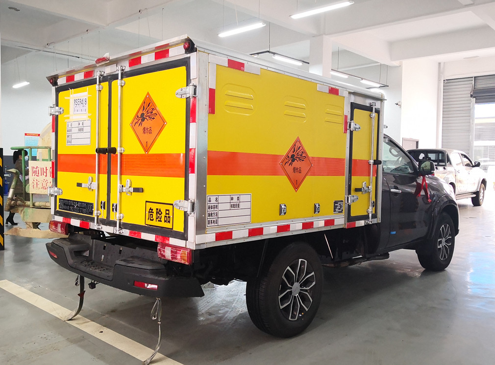 江鈴四驅(qū)皮卡民爆器材運(yùn)輸車